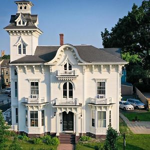 The Wedding Cake House Bed and Breakfast Providence Exterior photo