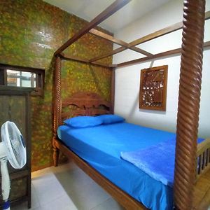 8 Up House Bed and Breakfast Malang Exterior photo