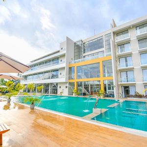 Oasis Riverside Hotel Kalutara Exterior photo