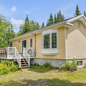 Initial Yellow Lac-Beauport Villa Sainte Brigitte de Laval Exterior photo