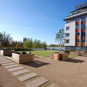 Modern 2 Bed Apartment Next To Station + Parking Beckenham Exterior photo