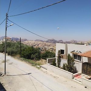 Petra Midtown Hostel Wadi Musa Exterior photo