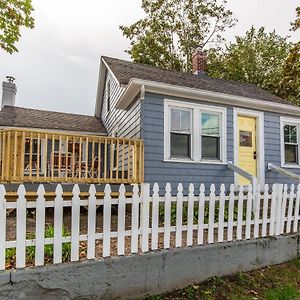 Dog Friendly Downtown East Greenwich Cottage Exterior photo