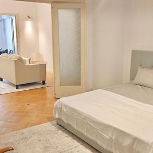 Luxury Apartment 3 Rooms Boekarest Exterior photo