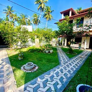 Dinu Lanka Resort Katunayaka Exterior photo