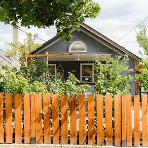 Blue Caribou Bungalow Villa Penticton Exterior photo