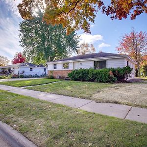 Green Bay Vacation Home Half Mi To Lambeau Field! Exterior photo