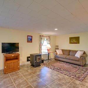 Maine Retreat With Ocean Views, Walk To Downtown! Appartement Lubec Exterior photo