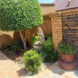 Sally'S Tranquil Airbnb Appartement Centurion Exterior photo