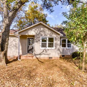 Tranquil Travelers Rest Home With Fire Pit! Exterior photo