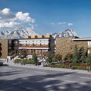 Moxy Banff Hotel Exterior photo