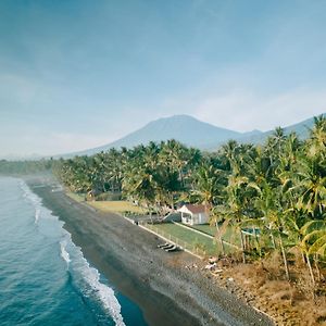 Senang Resort Tianyar Exterior photo