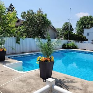 Private Pool And Backyard * Bbq * 6 Beds * 5 Min. From Mtl Appartement Longueuil Exterior photo