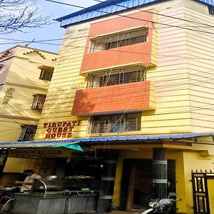 Staymaker Tirupati Guest House Calcutta Exterior photo