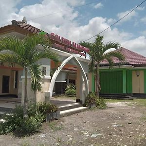 Capital O 93391 Golden Manggis Hotel Narmada Exterior photo