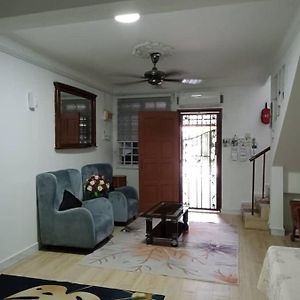 Mom'S Home Pasir Gudang Exterior photo