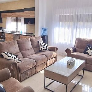 2 Bedroom Mountain View Apartment Overlooking Al Fuhais Amman Exterior photo