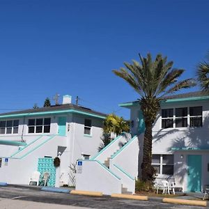 Private One-Bedroom 8 -Directly Across From Beach St. Pete Beach Exterior photo