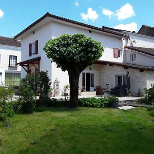 Chez Domi Jardin du bourg Bed and Breakfast Javerlhac-et-la-Chapelle-Saint-Robert Exterior photo