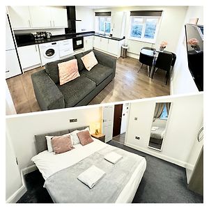 The Hatton Apartments - Free Parking- 5Min Drive To Heathrow Airport -20Min Underground To Central Londen Exterior photo