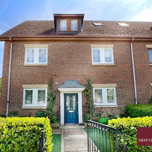 Chobham - 3 Bedroom Townhouse With Garden & Parking Exterior photo