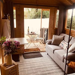 Cosy Shepherds Hut Between Maple And Hawthorn Hotel Mountshannon Exterior photo