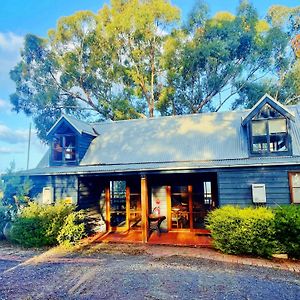 Holiday House In Warrenmang Vineyard Resort Moonambel Exterior photo