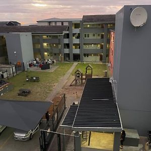 Rest Easy With 24/7 Security Appartement Kaapstad Exterior photo