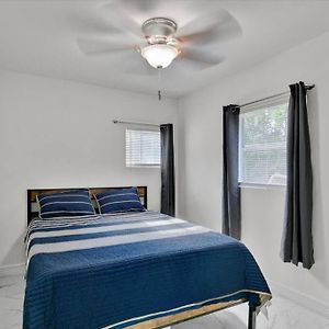 Stylishly Remodeled 2-Bedroom Home In Orangefield Exterior photo