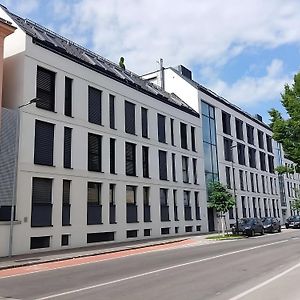 Euphoria Zentral - Parkplatz - Kuche - Netflix Appartement Wiener Neustadt Exterior photo