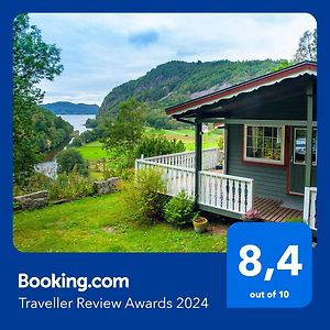 Lyngebu. Nice Family Cabin With Sea View. Villa Lyngdal Exterior photo