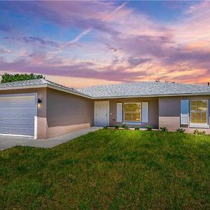 Modern And Comfortable New Home With Hot Tub Fort Pierce Exterior photo