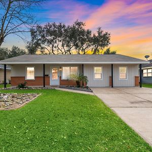 With Arcade And Covered Patio Sleep 9 In This 4 Bedroom 2 Bath Home 5 Star Host Deer Park Tx Exterior photo