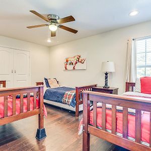 Spacious Grand Prairie Home With Fenced Yard And Patio Exterior photo