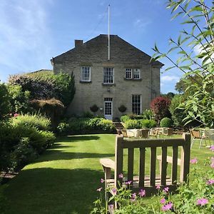 Worsley Arms Hotel Hovingham Exterior photo