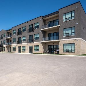 Brand New! 2 Bedroom Luxury Condo Chatham-Kent Exterior photo