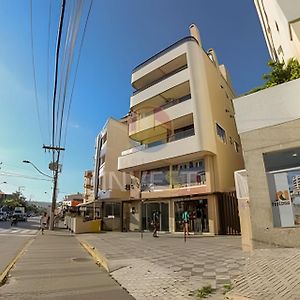 Apartamento Com Vista Mar Sobre A Avenida Appartement Bombinhas Exterior photo