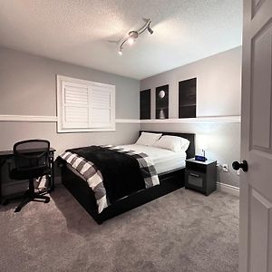 A Room In Oshawa, Free Parking Exterior photo