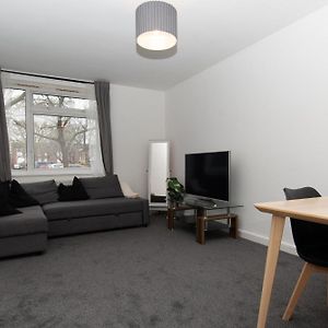 Modern 1 Bed Flat On The Outskirts Of Kingston Appartement Teddington Exterior photo