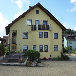 Gaestezimmer Klein Appartement Heiligenstadt in Oberfranken Exterior photo