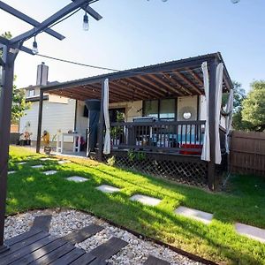 Luxe Home-Designer Bthrm-Covered Deck-Weber Grill San Antonio Exterior photo