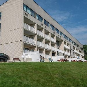 Cute Cedar Lodge Studio With Balcony & Lake Views! Laconia Exterior photo