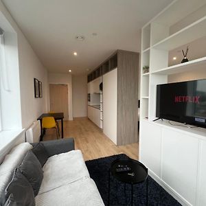 London Heathrow Airport Apartment Voyager House Terminal 12345 - Ev Electric And Parking Available Hillingdon Exterior photo
