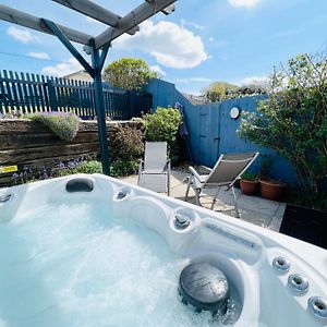 Lundy Lookout 5 Minutes Drive To Beach Hot Tub Villa Westward Ho!  Exterior photo