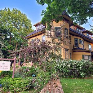 Ruby Manor Bed & Breakfast Bed and Breakfast Gananoque Exterior photo