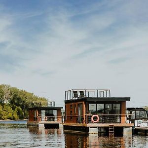 Yacht Club De Trois-Rivieres 2 - Maison Flottante Hotel Exterior photo