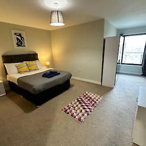 Large Central 2 Bed Apt With Balcony And Sofa Bed Sleeps 6 Appartement Manchester Exterior photo