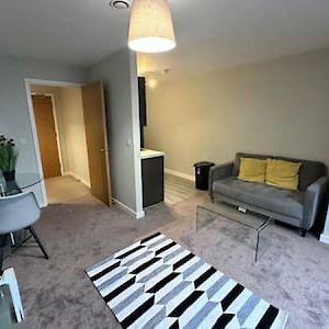 Fab 1 Bed Apartment With Balcony And River Views Sleeps 2 Manchester Exterior photo