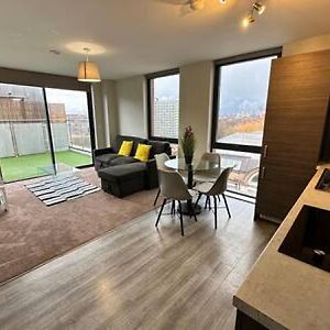 Large 1 Bed Mcr Apartment And Huge Terrace Sleeps 4 Manchester Exterior photo