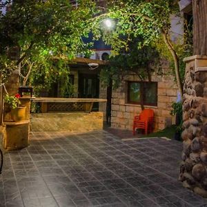 וילה נוף - בית נופש מקסים עם 5 סוויטות, ג'קוזי ובריכה פנימית מקורה Villa Ein al-Asad Exterior photo
